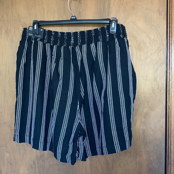 Napa valley striped pull on short w crochet detail linen blend 3X - Picture 12 of 15